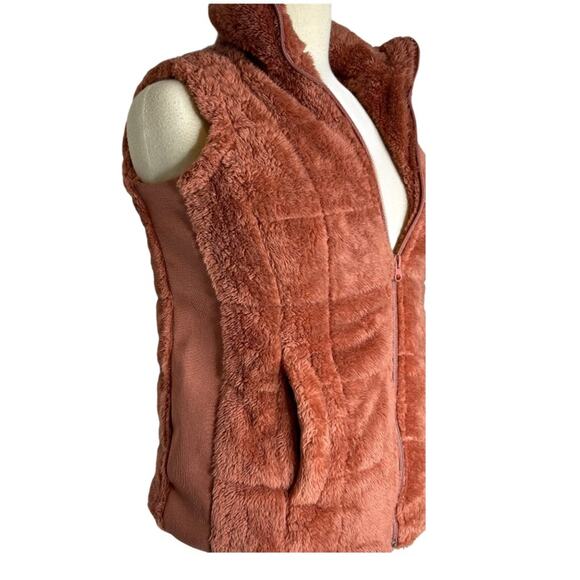 U). New York & Company Sleeveless Fuzzy Sherpa Quilted Vest Mauve Brown X-Small - Picture 6 of 10